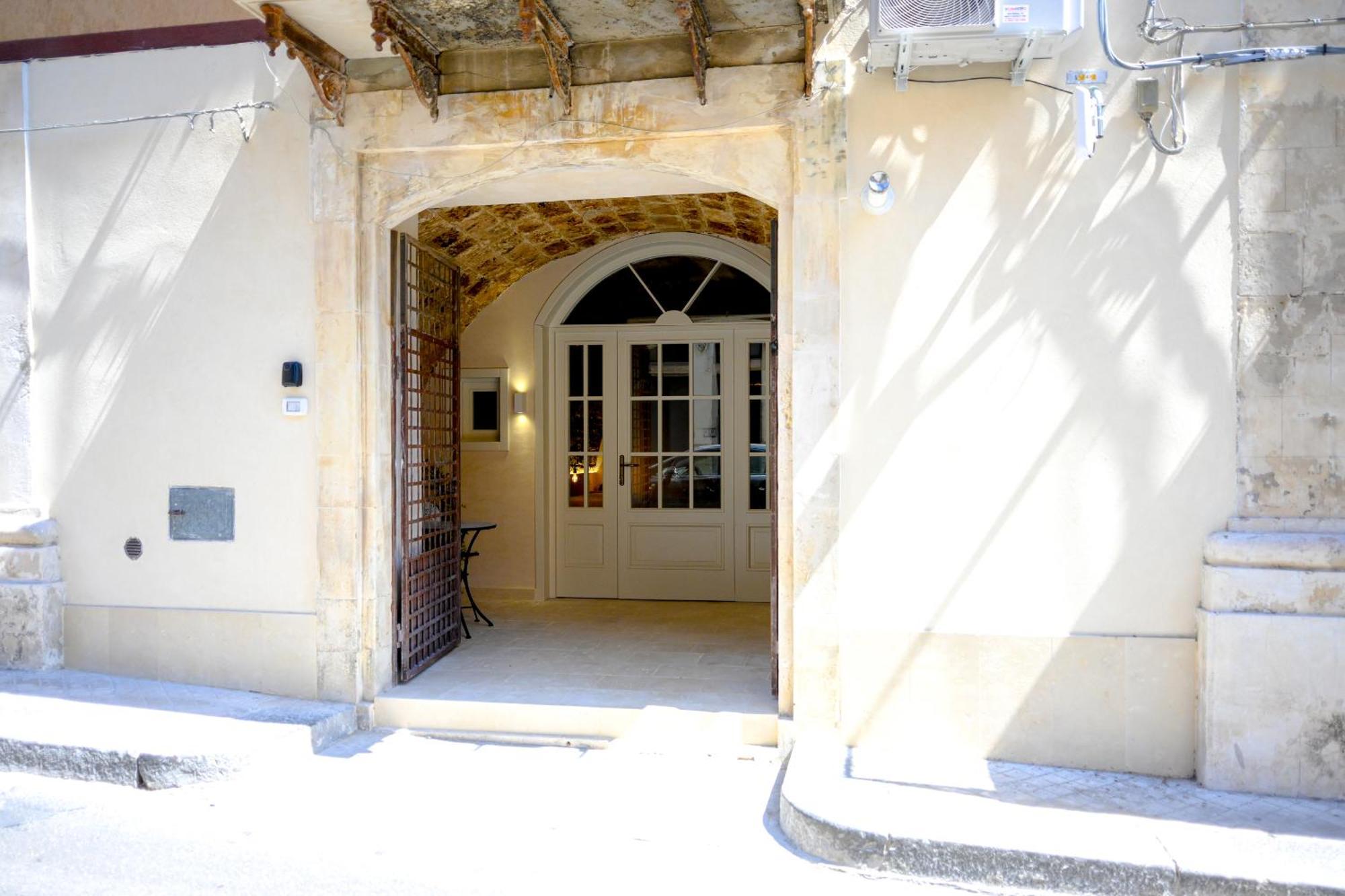 La Grotta, Luxury Suite & Spa 诺托 外观 照片
