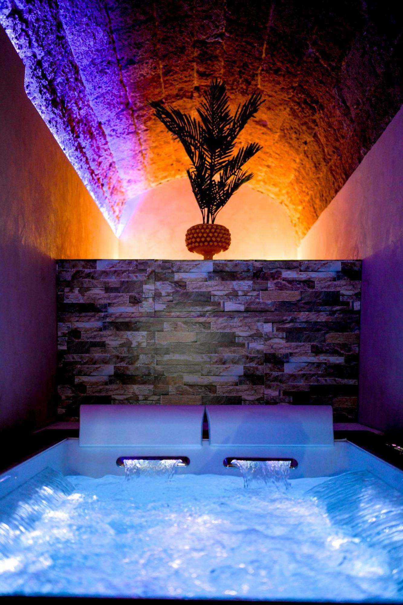 La Grotta, Luxury Suite & Spa 诺托 外观 照片