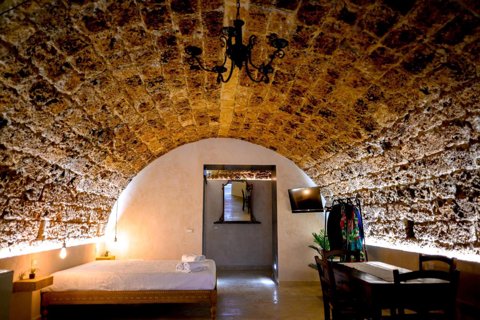 La Grotta, Luxury Suite & Spa 诺托 外观 照片
